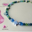 Collier fantaisie enfant &agrave; perles ton bleu