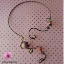 Collier fantaisie "Bonbon" marron avec perles et fil d'aluminium