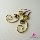 Boucles fantaisie dor&eacute; en aluminium et perles 