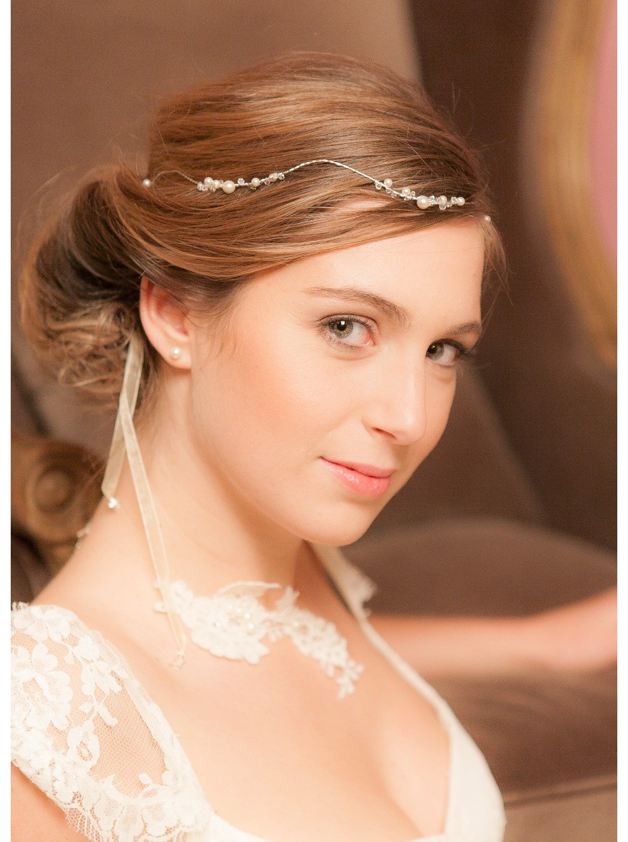Bijou de tête ou headband mariée avec perles nacrées et perles de cristal