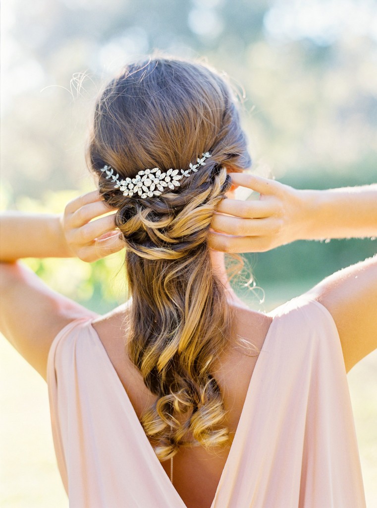 Coiffure Mariee Cheveux Long Mi Lache Le Blog D Heloise Bijoux De Mariee Conseils Decorations Et Tendances Pour La Preparation De Votre Mariage