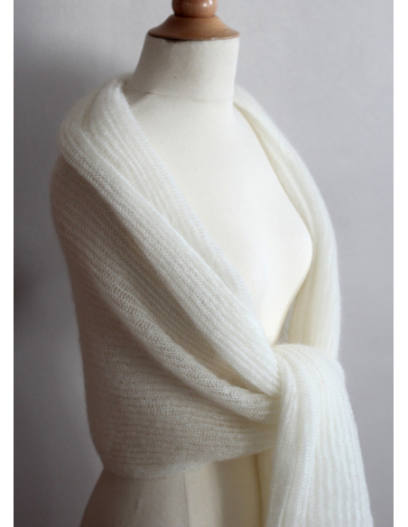 Douce et grande étole ivoire crème pour mariée 