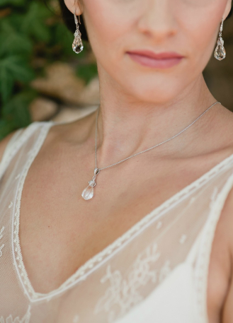"Amendine" collier de mariée avec pendentif goutte cristal
