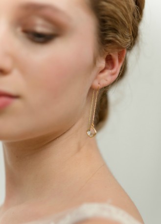 Boucles d'oreilles mariée "Bonnie" pendantes avec sertis moderne