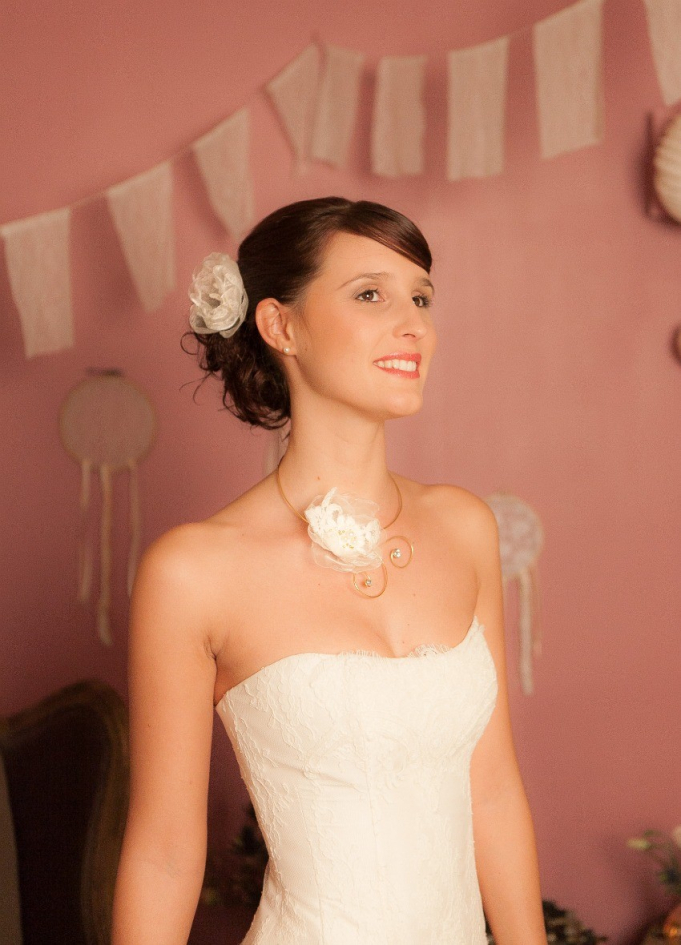 "Amélie" Collier de mariée avec fleur...