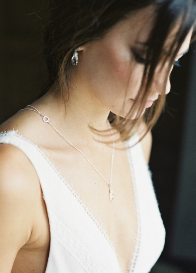 "Agnès" Collier de mariée avec pendentif et dos en cristal  "Agnès" Collier de mariée avec pendentif et dos en cristal