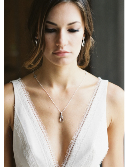 "Agnès" Collier de mariée avec pendentif et dos en cristal 