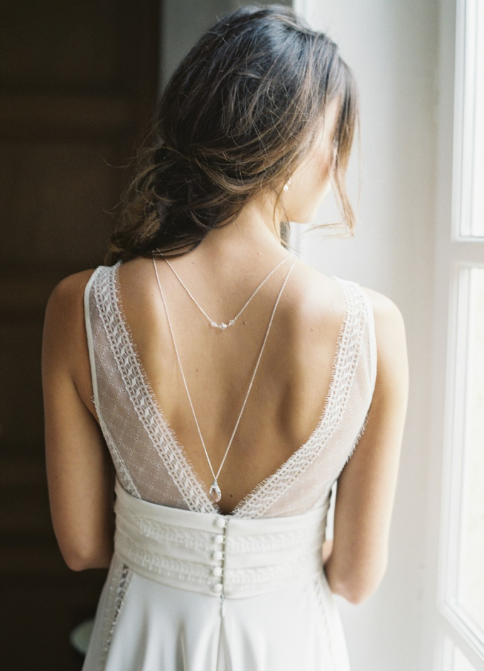 "Agnès" Collier de mariée avec pendentif et dos en cristal  "Agnès" Collier de mariée avec pendentif et dos en cristal