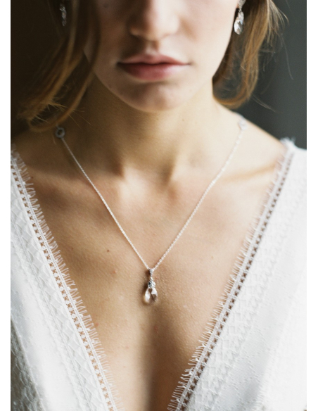 "Agnès" Collier de mariée avec pendentif et dos en cristal 