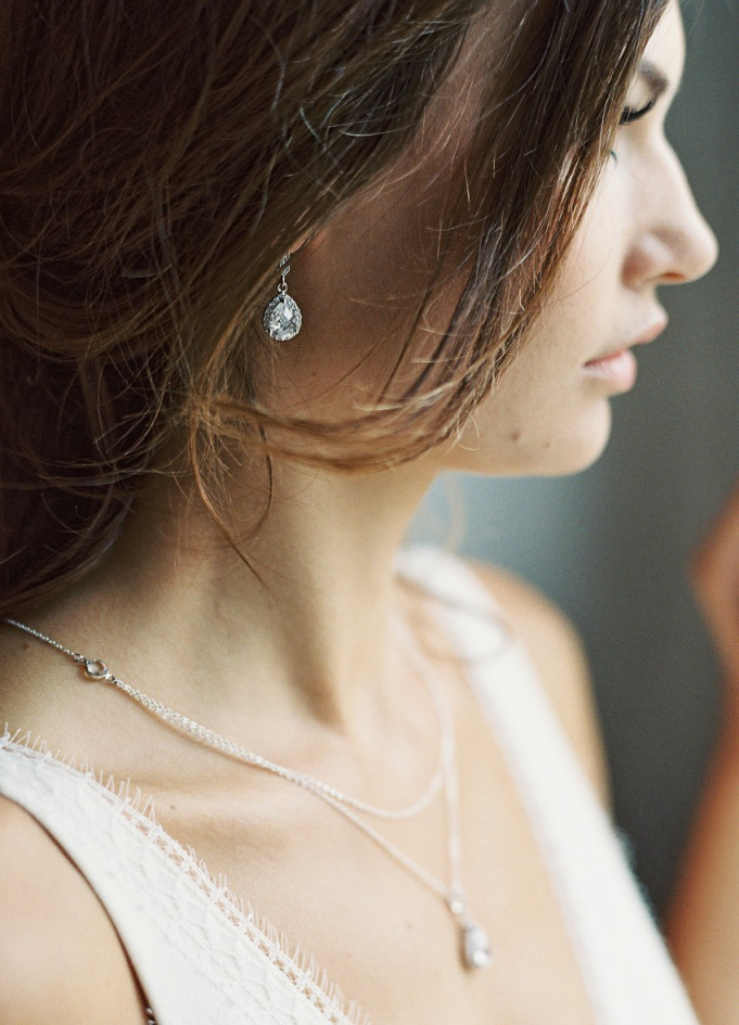 "Victoria" Collier de dos au charme chic pour robe mariée dos nu "Victoria" Collier de dos au charme chic pour robe mariée dos nu