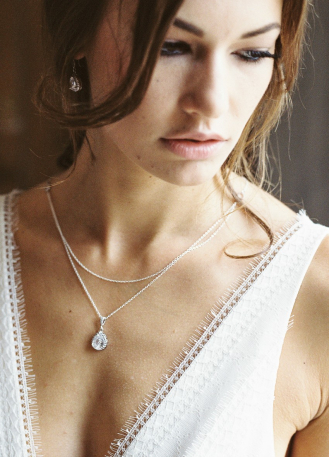 "Victoria" Collier de dos au charme chic pour robe mariée dos nu 2