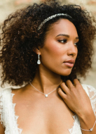 "Eugénie" collier de dos pour mariée avec pendentif discret