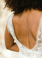 "Eugénie" collier de dos pour mariée avec pendentif discret