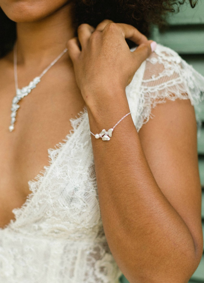 Bracelet mariage "Inès" avec perle et estampe fleuri