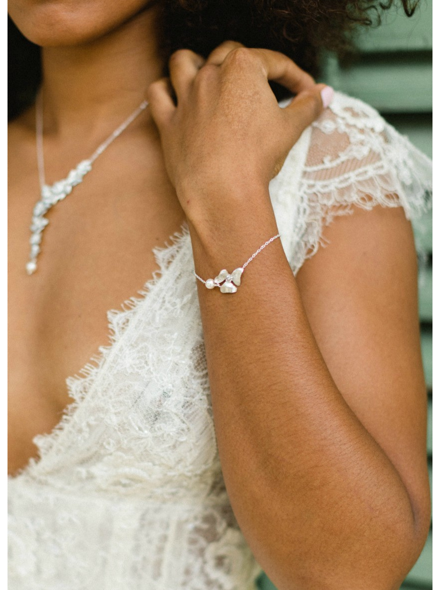 Bracelet mariage "Inès" avec perle et estampe fleuri So Hélo Bijoux