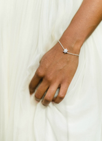 Bracelet mariage "Eugénie" avec serti fleuri et discret