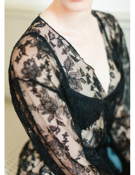 "Véronique" Déshabillé court en dentelle noire fleurie