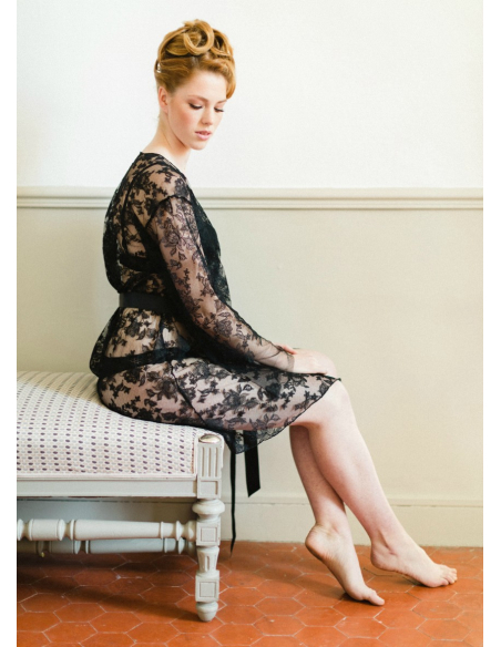 "Véronique" Déshabillé court en dentelle noire fleurie