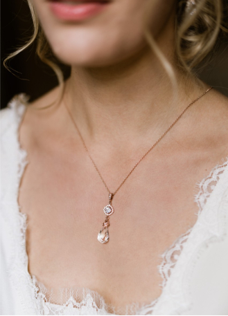 "Elizabeth" Collier de mariée avec bijou robe dos nu 2