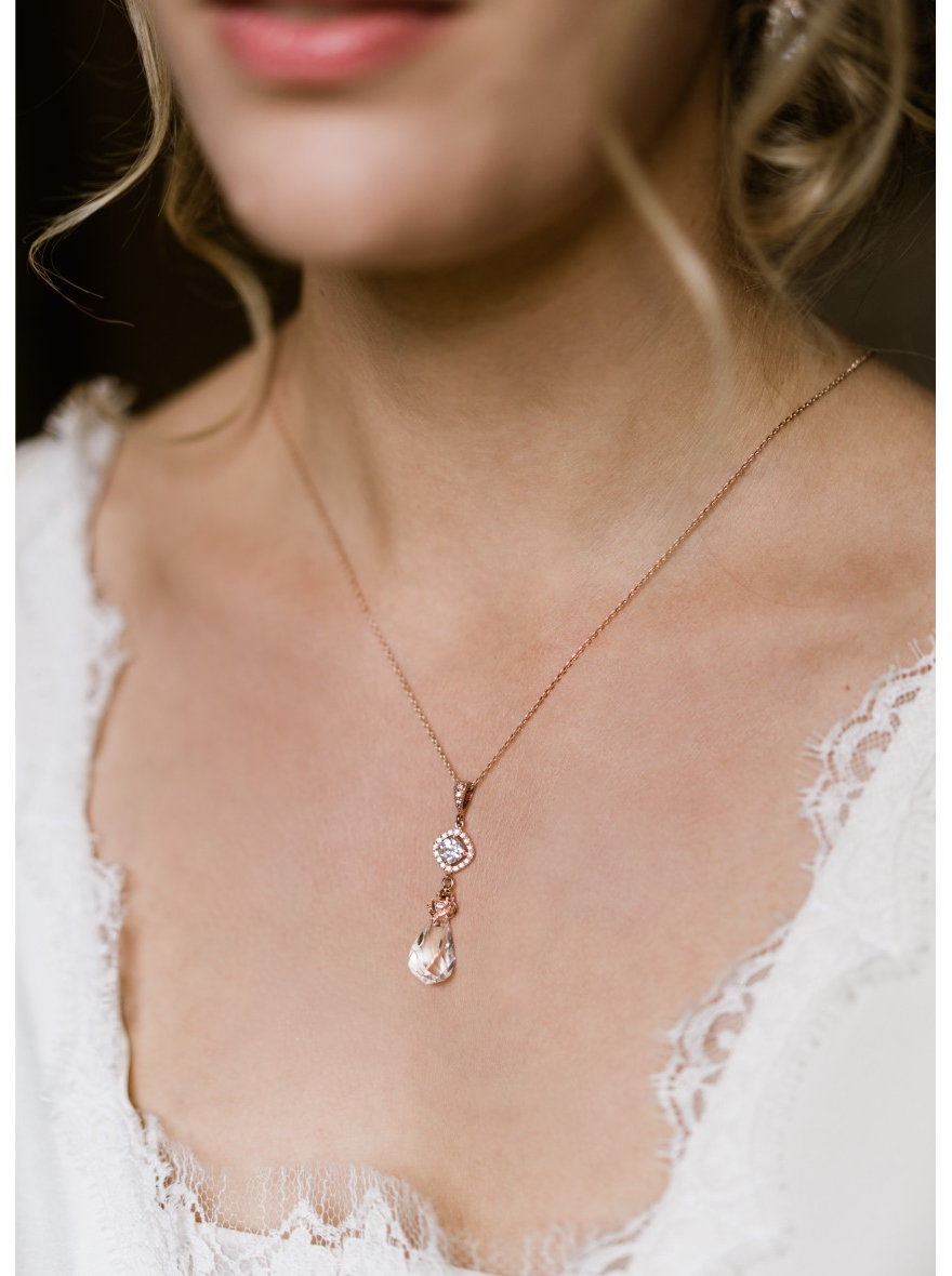 "Elizabeth" Collier de mariée avec bijou robe dos nu So Hélo