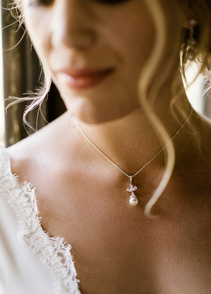 "Mila" collier de mariée avec pendentif rétro et perle
