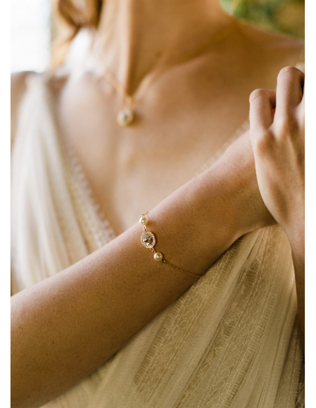 Bracelet mariage "Sarah" avec serti rétro et perles nacrées