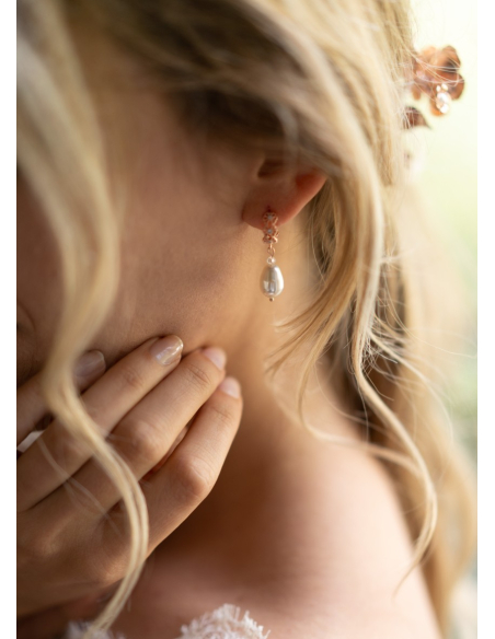 Boucles d'oreilles mariée "Anae" avec perles nacrées et attaches ajourées