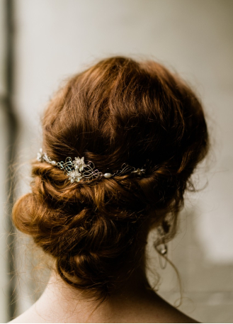Ornement de cheveux mariée "Luce" avec fleurs et arabesques