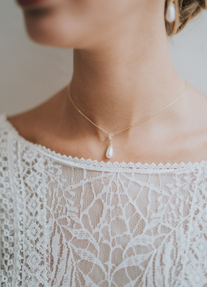 "Theodora" collier de mariée avec pendentif perle nacrée