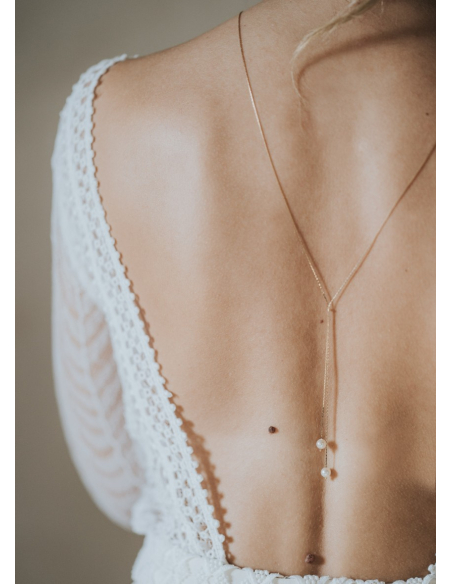 "Emilie" Collier de mariée perlé avec bijou robe dos nu