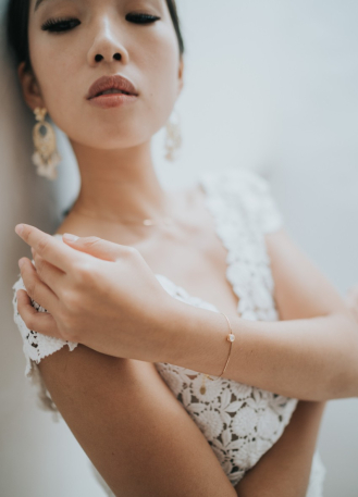 Bracelet mariage "Lana" avec pierre sertie fine et discrète 2