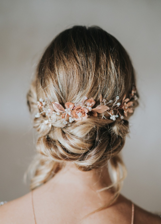 Ornement de cheveux mariée "Noelline" avec fleurs, perles et cristaux