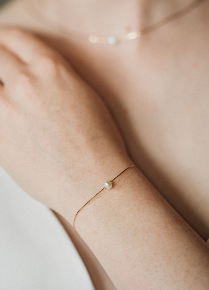 Bracelet mariage "Abby" simple avec perle eau douce
