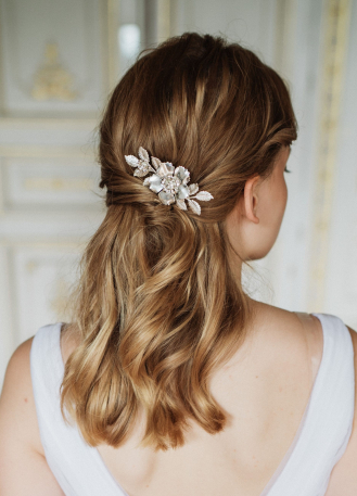 Bijou de tête mariée "Coline" avec fleurs en laiton et... 2