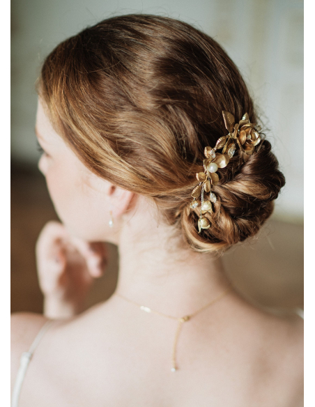 Bijou de tête mariage "Cléophée" avec fleurs et perles d'eau douce