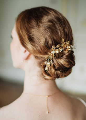 Bijou de tête mariage "Cléophée" avec fleurs et perles d'eau douce