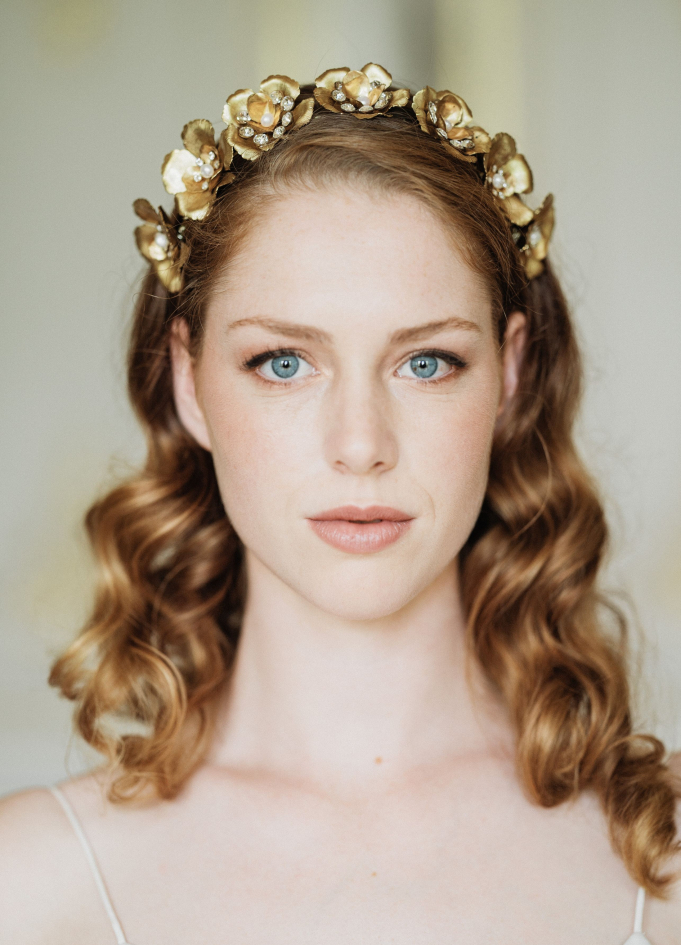 Couronne coiffure mariage "Kahlo" avec fleurs et cristaux