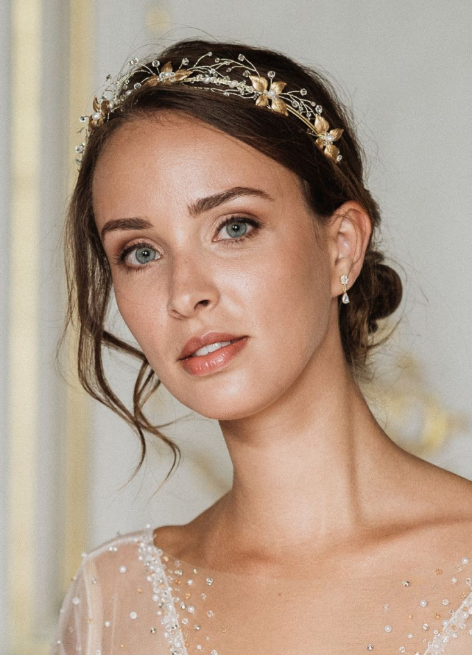 Couronne mariage "Beth" avec fleurs, perles d'eau douce et cristaux