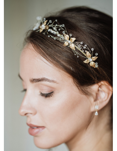 Couronne mariage "Beth" avec fleurs, perles d'eau douce et cristaux