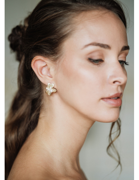 Boucles d'oreilles mariée fleuries "Aimée" avec perles nacrées