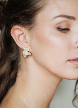 Boucles d'oreilles mariée fleuries "Aimée" avec perles nacrées 