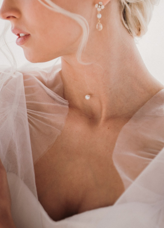 "Pénélope" collier de mariée avec perle eau douce simple et discret