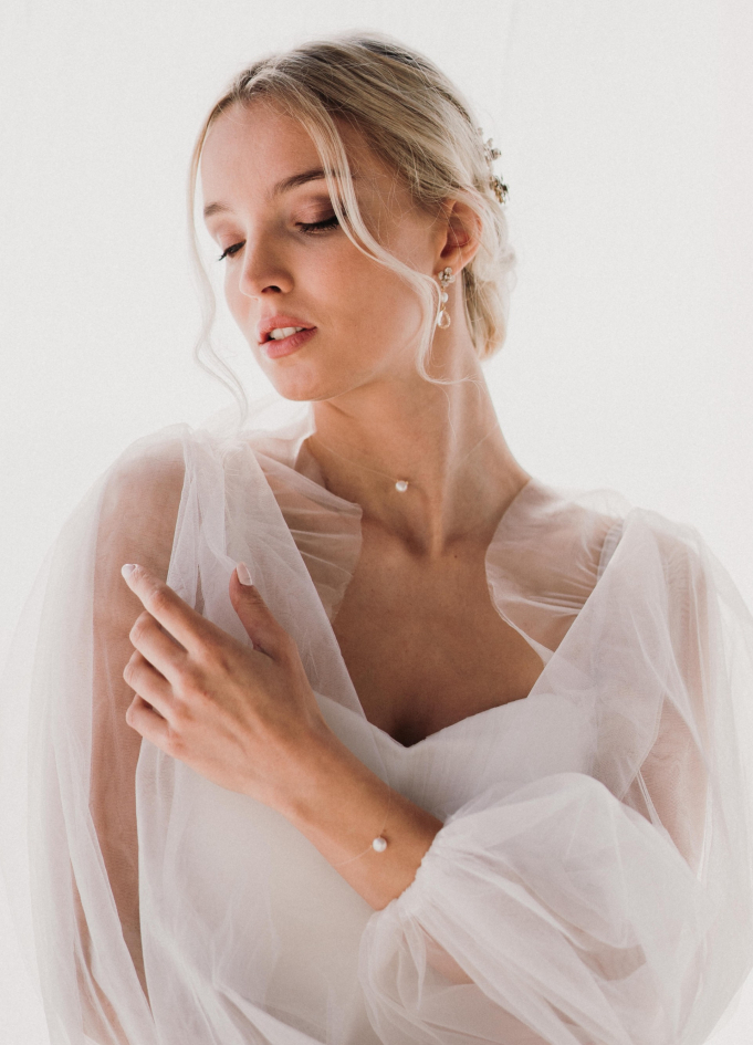 Bijoux mariage discret collier mariée fil transparent et perle