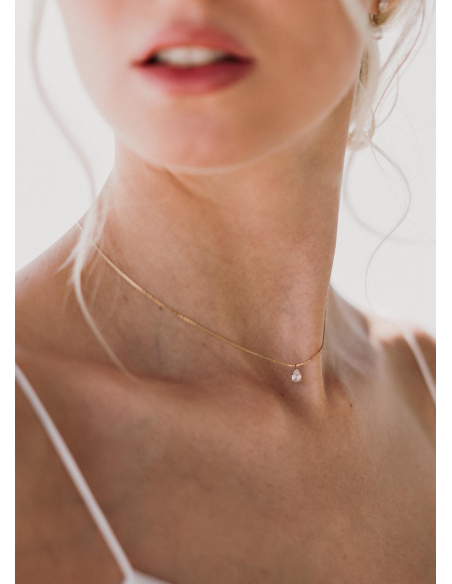 "Daphné" collier de mariée avec pendentif serti fin et discret