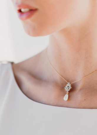 "Caliopée" collier de mariée avec pendentif nacré et serti rétro