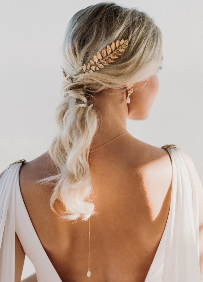 Bijou de dos "Caliopée" pour votre... Bijou de dos "Caliopée" pour votre...