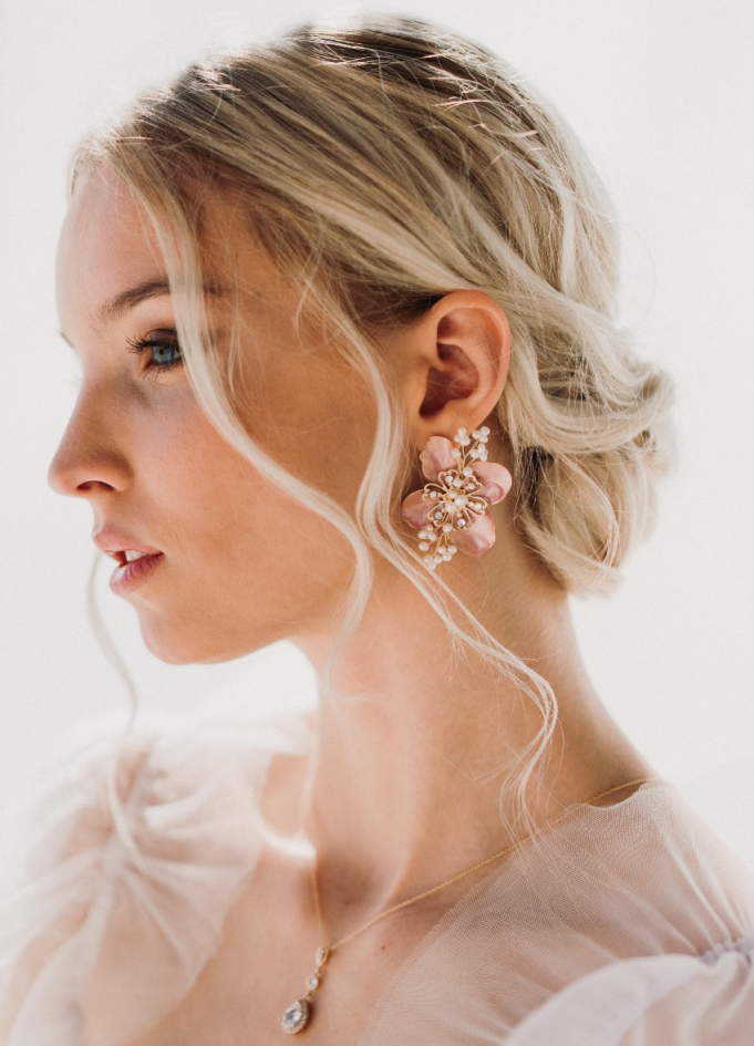 Boucles d'oreilles mariée "Bérénice" avec fleurs esprit Bridgerton