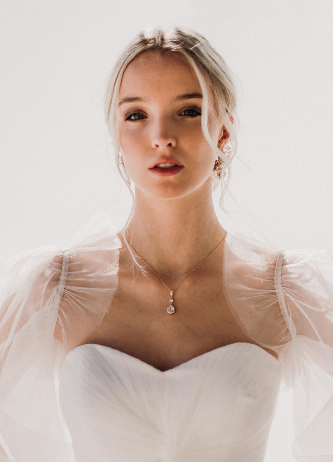 Boucles d'oreilles mariée "Bérénice" avec fleurs esprit Bridgerton