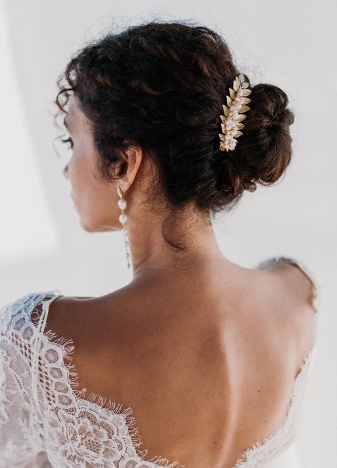 Pince cheveux mariée "Danaé" avec perles d'eau douce Pince cheveux mariée "Danaé" avec perles d'eau douce