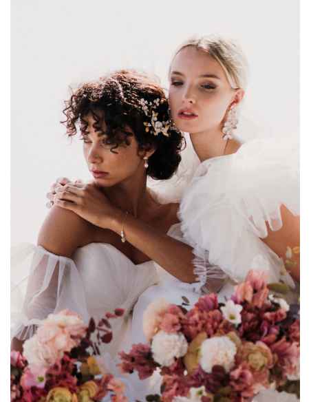 Ornement de cheveux mariée "Iris" avec fleurs et perles